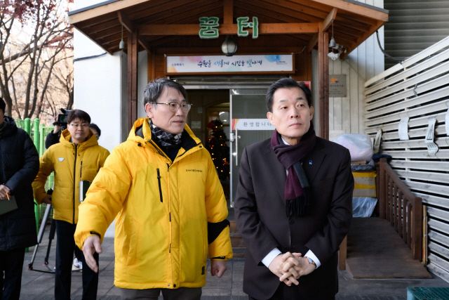 이재준 수원시장이 한파주의보가 발령된 9일 수원역 노숙인 일시보호소를 점검했다./사진제공=수원특례시